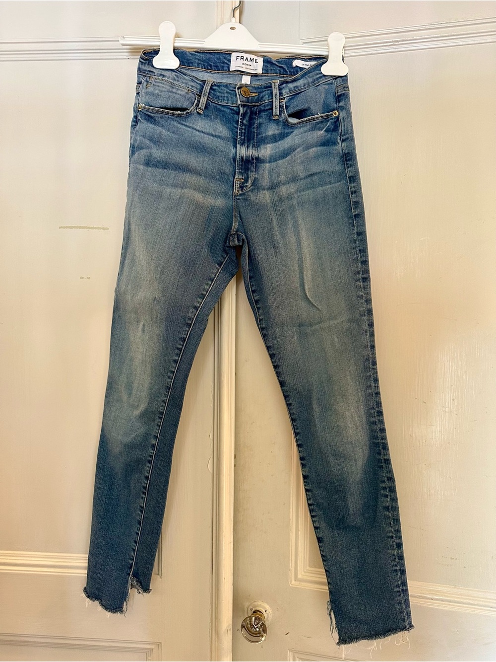Frame Denim Skinny Jeans in Faded Blue Wash